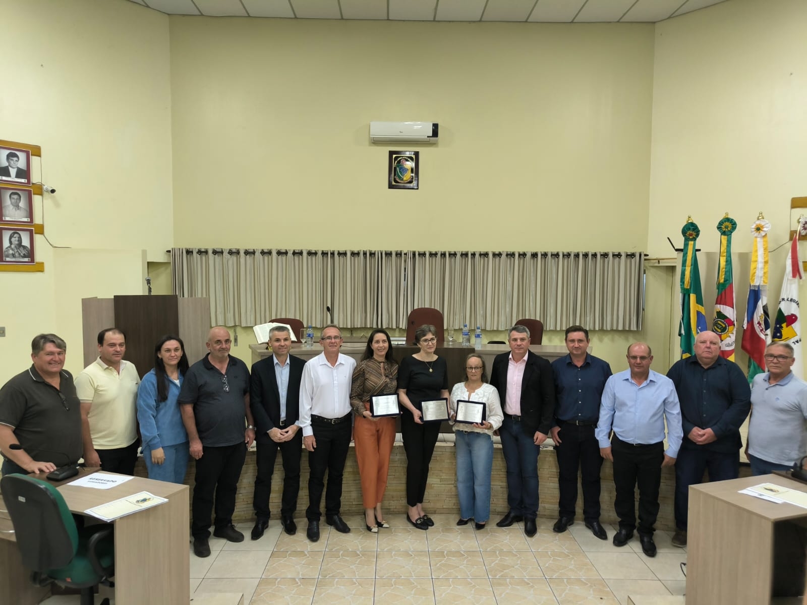 Rondinha Celebra Excelência na Educação em Sessão Solene na Câmara Municipal